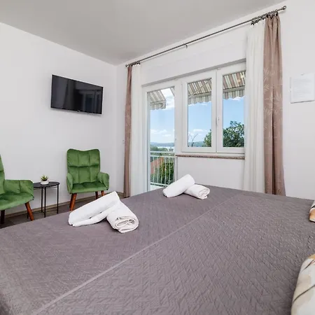 Fuer 4 Personen- 100m Vom Entfernt By Interhome