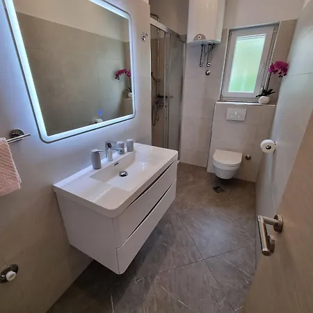 Fuer 4 Personen- 100m Vom Entfernt By Interhome