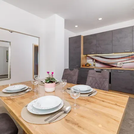 Fuer 4 Personen- 100m Vom Entfernt By Interhome