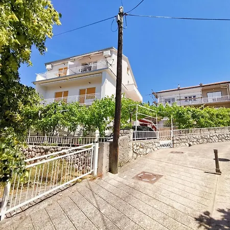 Fuer 4 Personen- 100m Vom Entfernt By Interhome Apartman